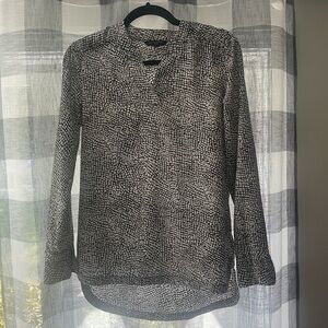 Banana Republic long sleeve blouse. Size extra small